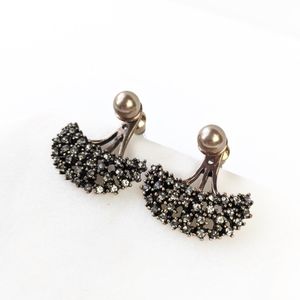 🦋LAST🦋 NWT Lovoda Crystal and Pearl Ear Jackets